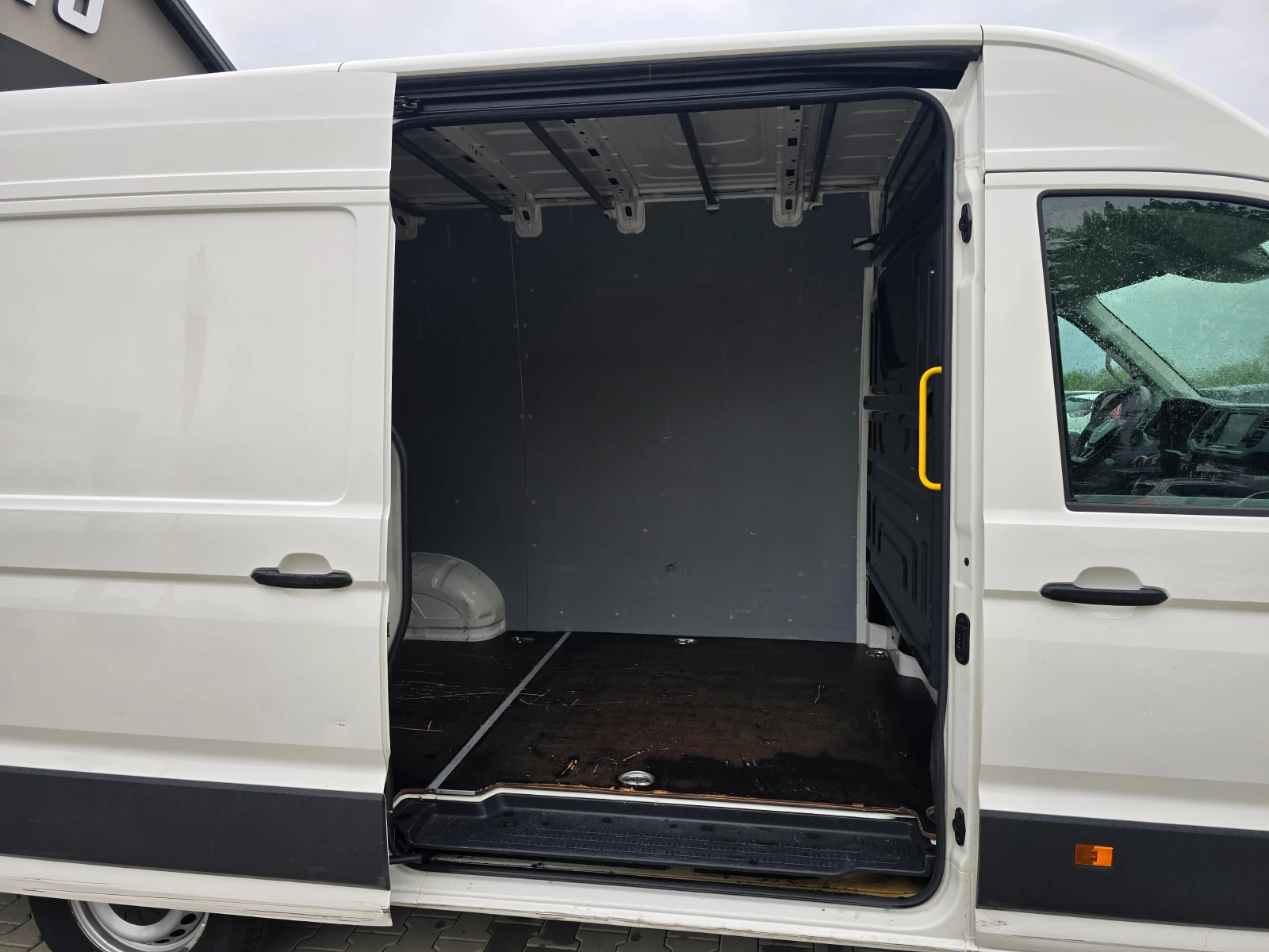 VW Crafter 2.0TDI, Камера, Нави, Обслужен!, снимка 9 - Бусове и автобуси - 54280286
