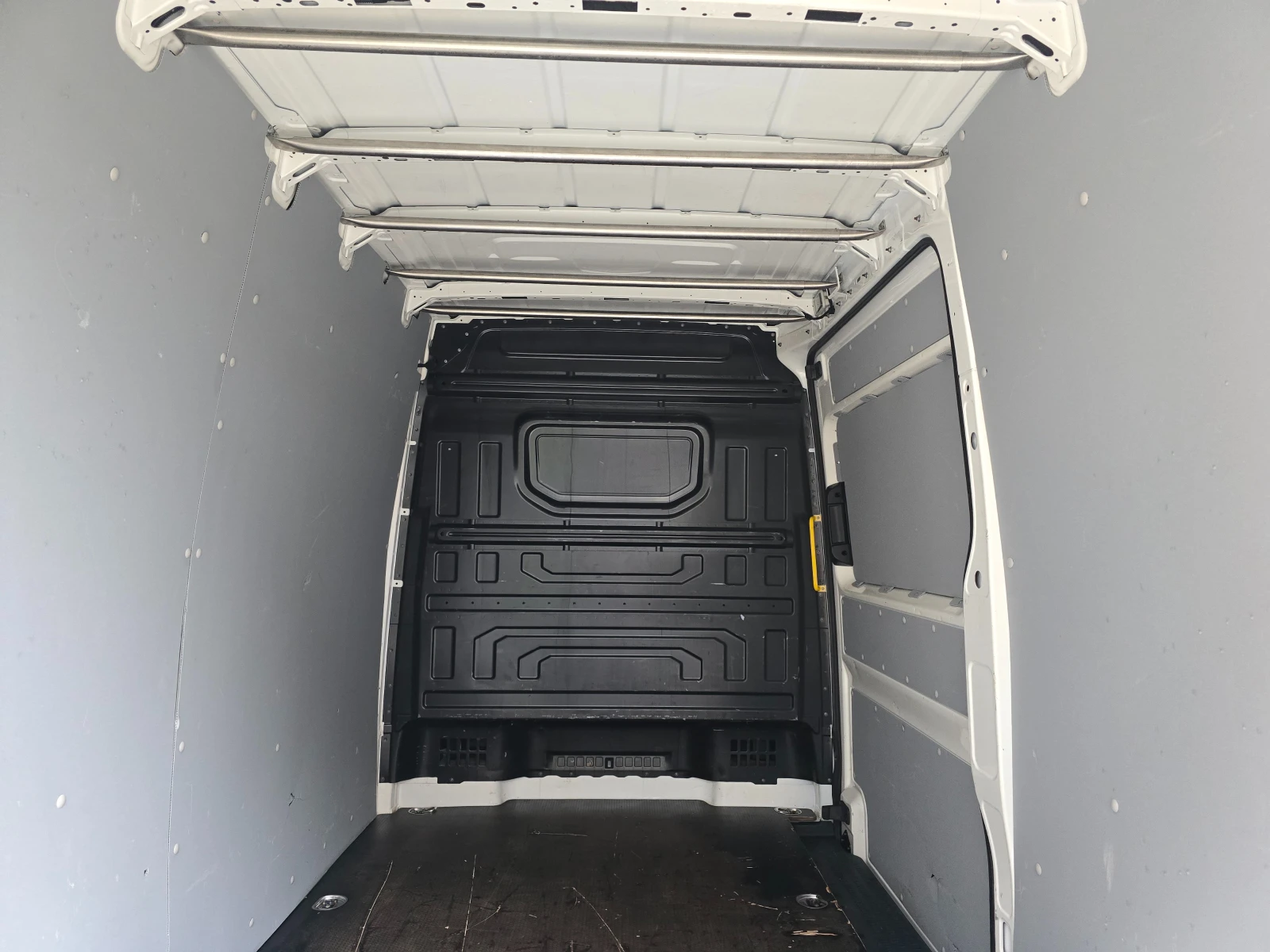 VW Crafter 2.0TDI, Камера, Нави, Обслужен!, снимка 11 - Бусове и автобуси - 54280286