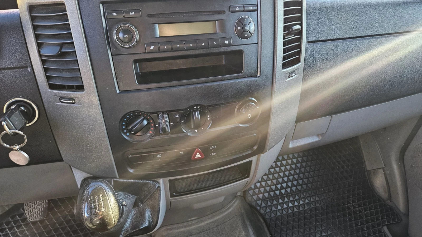 VW Crafter 2.5 TDI, снимка 11 - Бусове и автобуси - 56631830