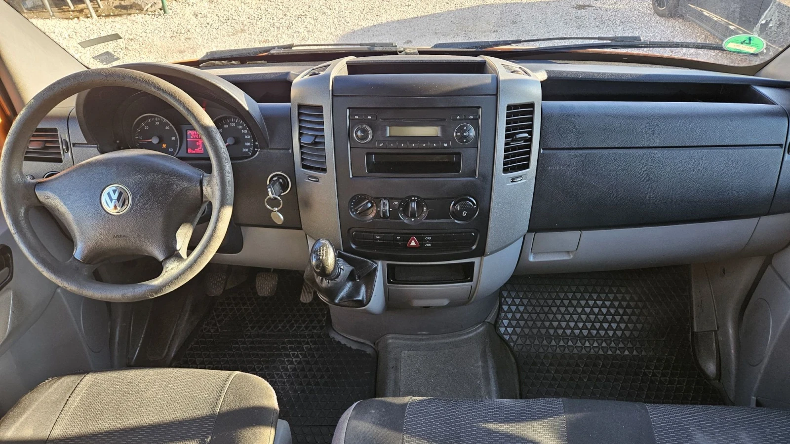 VW Crafter 2.5 TDI, снимка 7 - Бусове и автобуси - 56631830