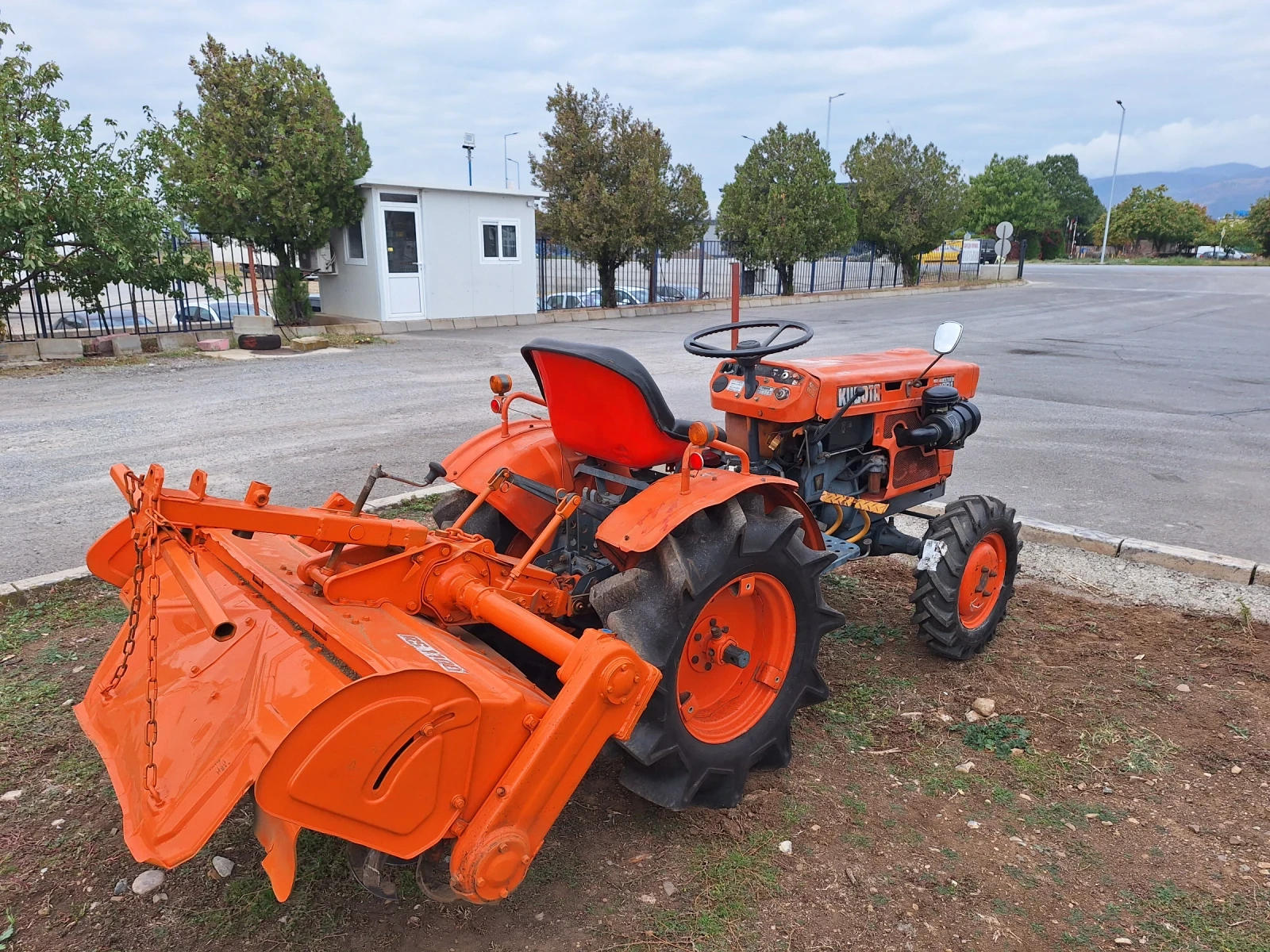 Трактор Kubota, снимка 3 - Селскостопанска техника - 56652848