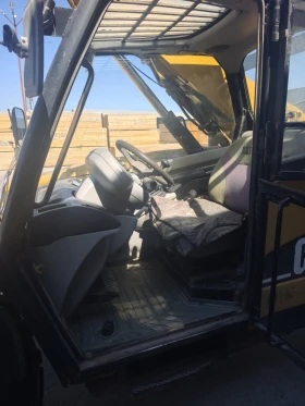 Челен товарач Caterpillar TH220B, снимка 9