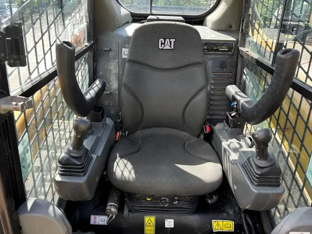 Мини челни товарачи Cat 259D - изображение 4