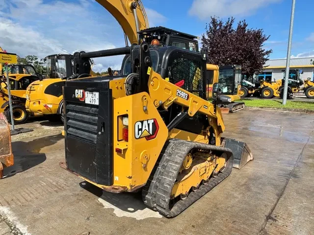 Мини челни товарачи Cat 259D - изображение 2
