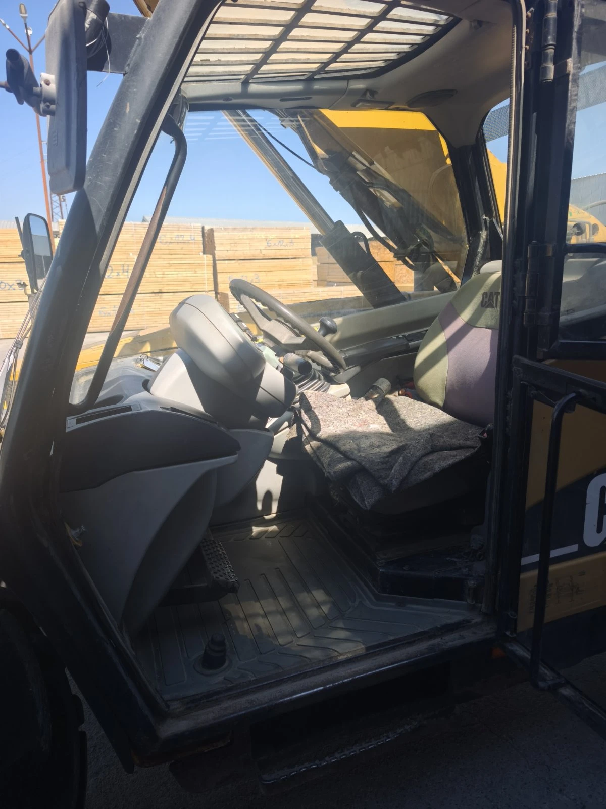 Челен товарач Caterpillar TH220B, снимка 9 - Индустриална техника - 54971400