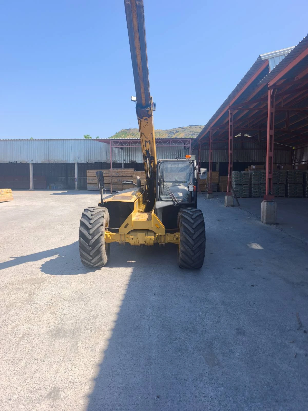 Челен товарач Caterpillar TH220B, снимка 3 - Индустриална техника - 54971400