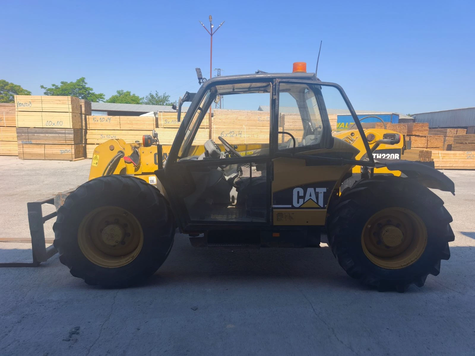 Челен товарач Caterpillar TH220B, снимка 16 - Индустриална техника - 54971400