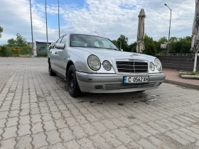 Mercedes-Benz E 220, снимка 1
