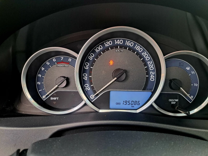 Toyota Auris 1.33 i 101 кс. 6 ск., снимка 10 - Автомобили и джипове - 50942213