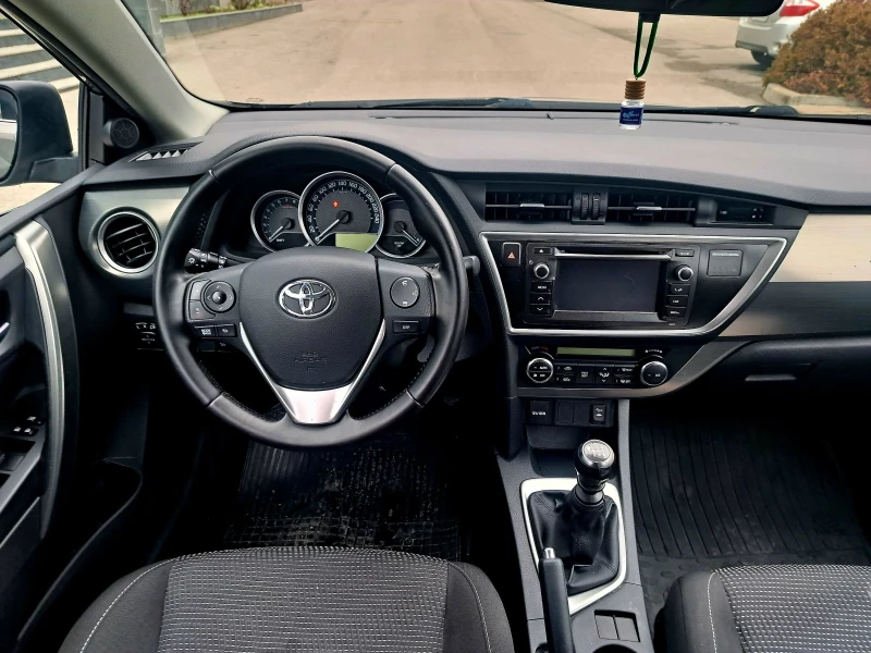 Toyota Auris 1.33 i 101 кс. 6 ск., снимка 6 - Автомобили и джипове - 50942213