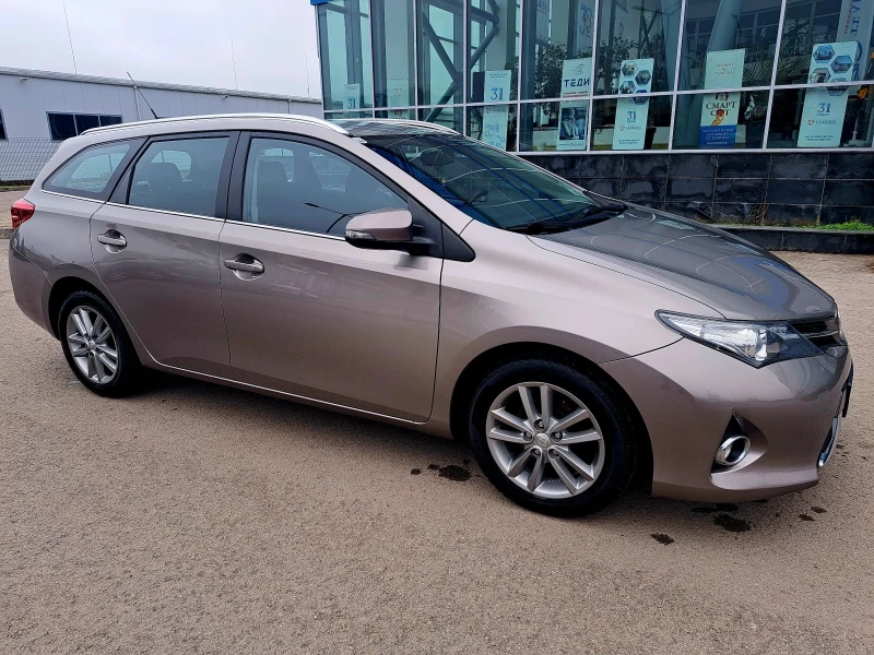 Toyota Auris 1.33 i 101 кс. 6 ск., снимка 2 - Автомобили и джипове - 50942213
