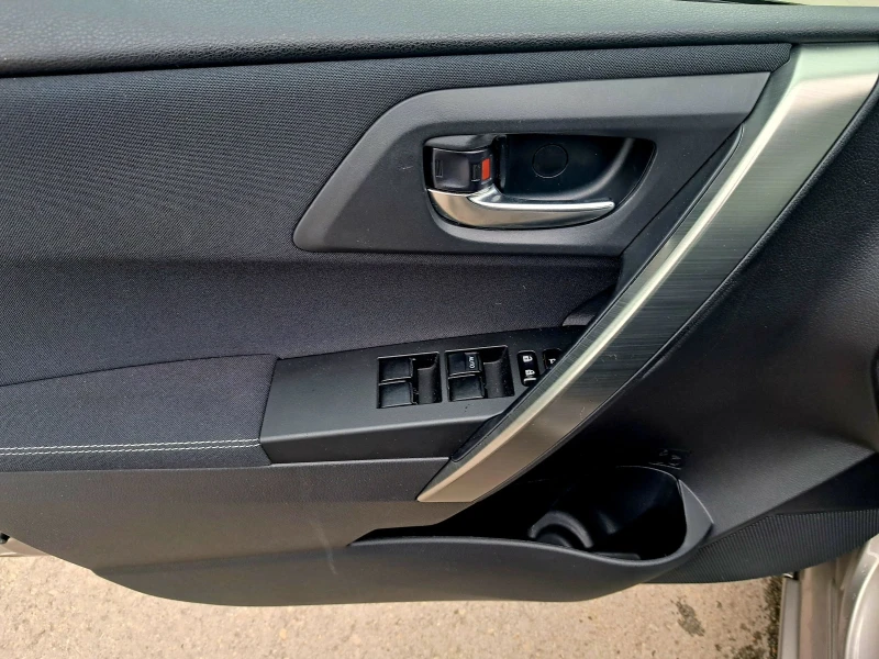 Toyota Auris 1.33 i 101 кс. 6 ск., снимка 7 - Автомобили и джипове - 50942213