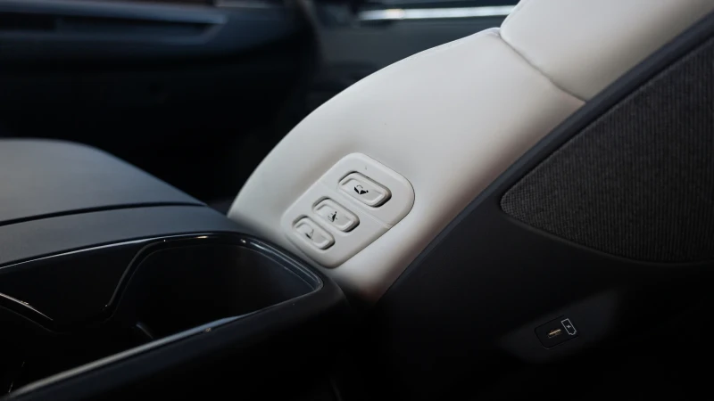 Kia EV9 283 KW AWD GT_Line AT 5D 7seat 4x4, снимка 9 - Автомобили и джипове - 53038276