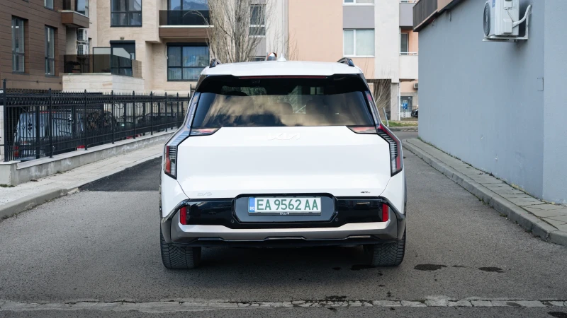Kia EV9 283 KW AWD GT_Line AT 5D 7seat 4x4, снимка 4 - Автомобили и джипове - 53038276