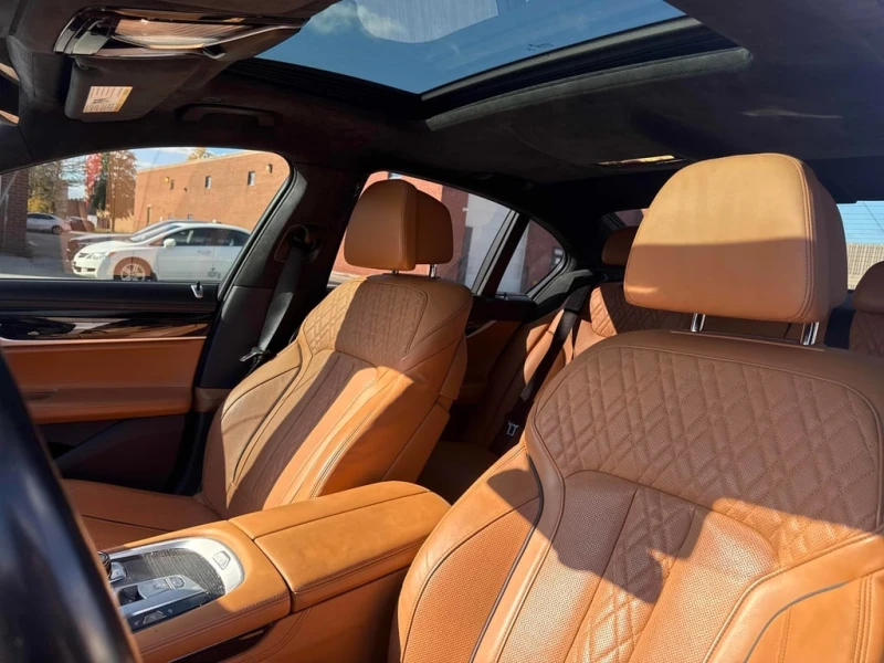 BMW 750 * 750i xDrive * CARFAX * ЦЕНА ДО БГ, снимка 12 - Автомобили и джипове - 53035667