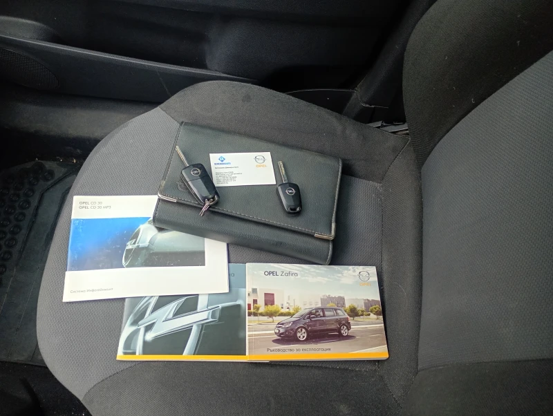 Opel Zafira 2.2 Бензин Автоматик 6+ 1, снимка 9 - Автомобили и джипове - 53285887
