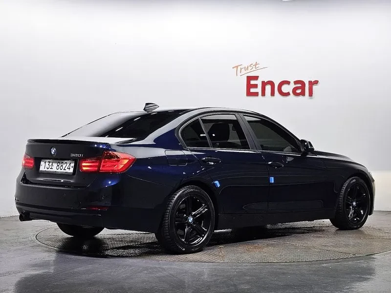 BMW 320, снимка 2 - Автомобили и джипове - 52469962