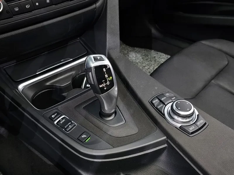 BMW 320, снимка 9 - Автомобили и джипове - 52469962