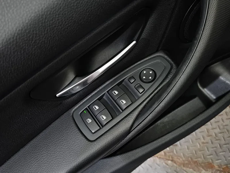 BMW 320, снимка 13 - Автомобили и джипове - 52469962