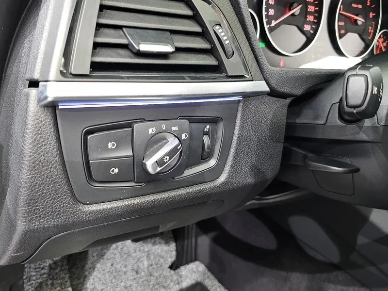 BMW 320, снимка 14 - Автомобили и джипове - 52469962