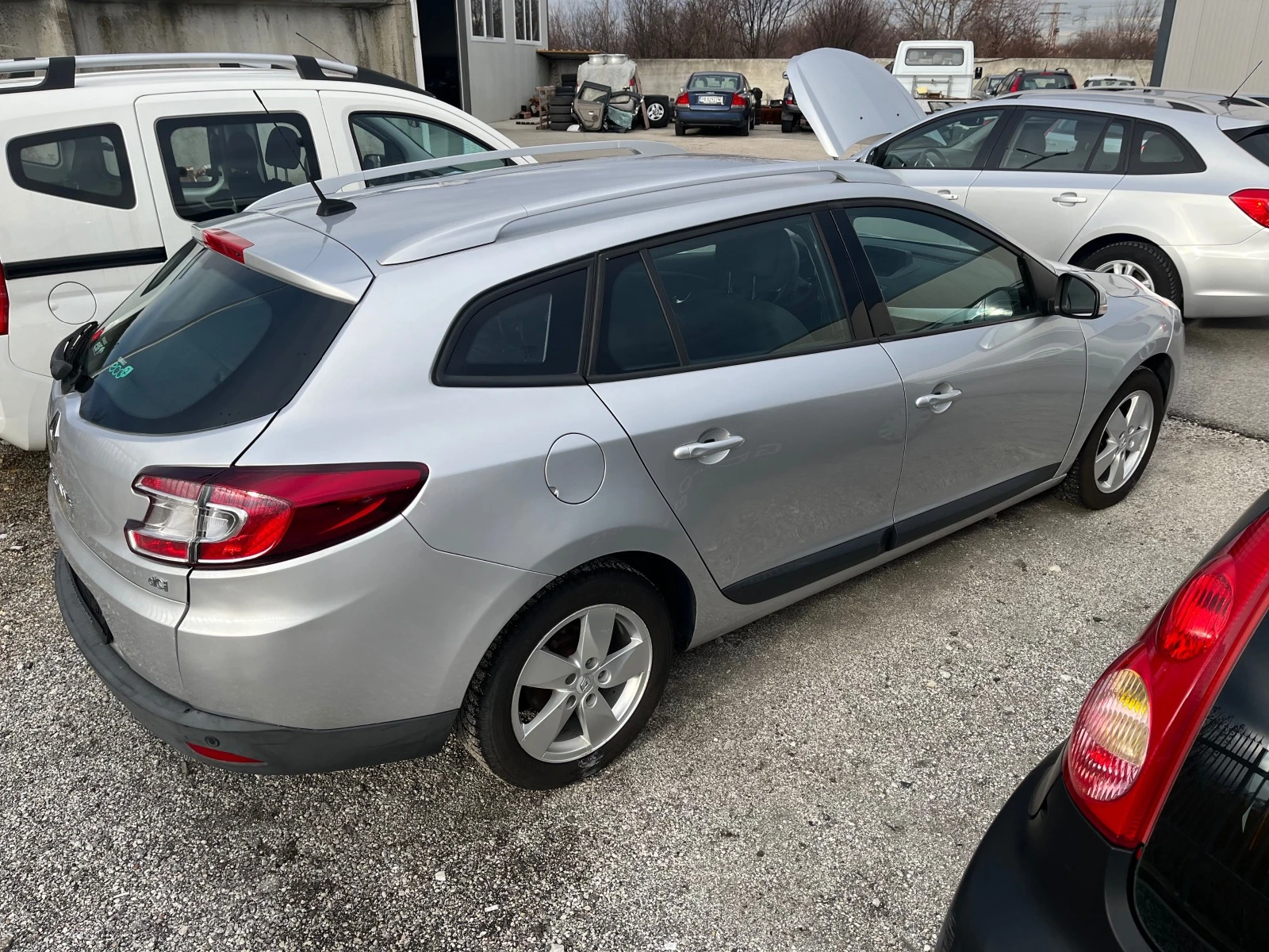 Renault Megane 1.5 DCI Automat - изображение 4