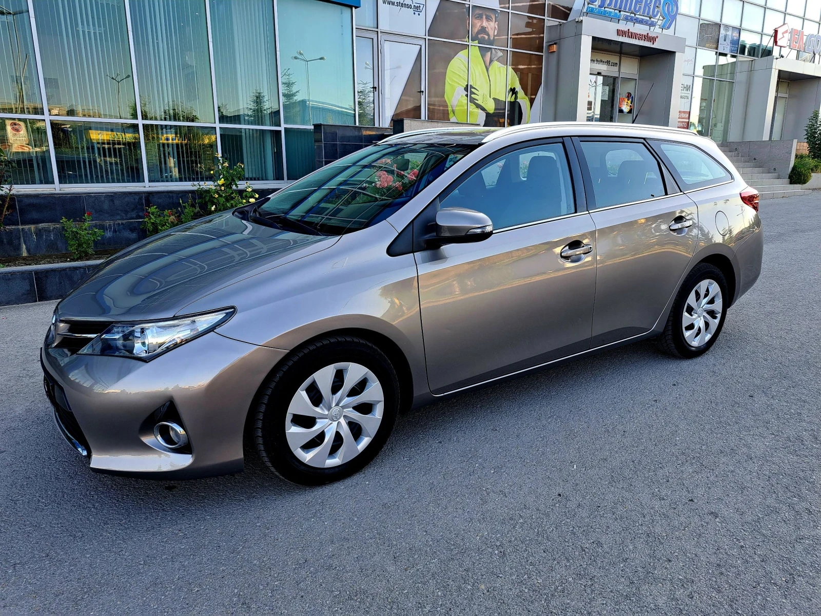 Toyota Auris 1.33 i 101 кс. 6 ск. - изображение 4