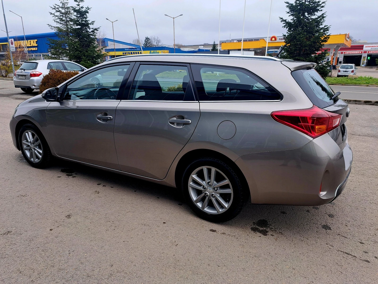 Toyota Auris 1.33 i 101 кс. 6 ск. - изображение 4