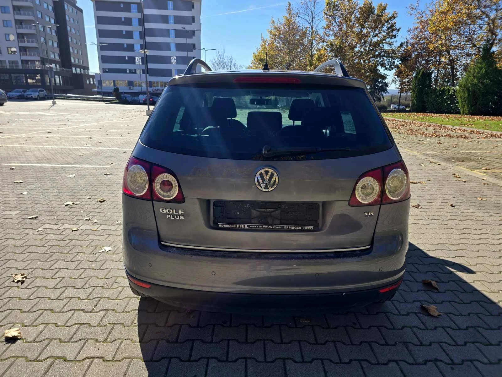 VW Golf Plus 1.6i/ПАРКТРОНИК/NAVI - изображение 5