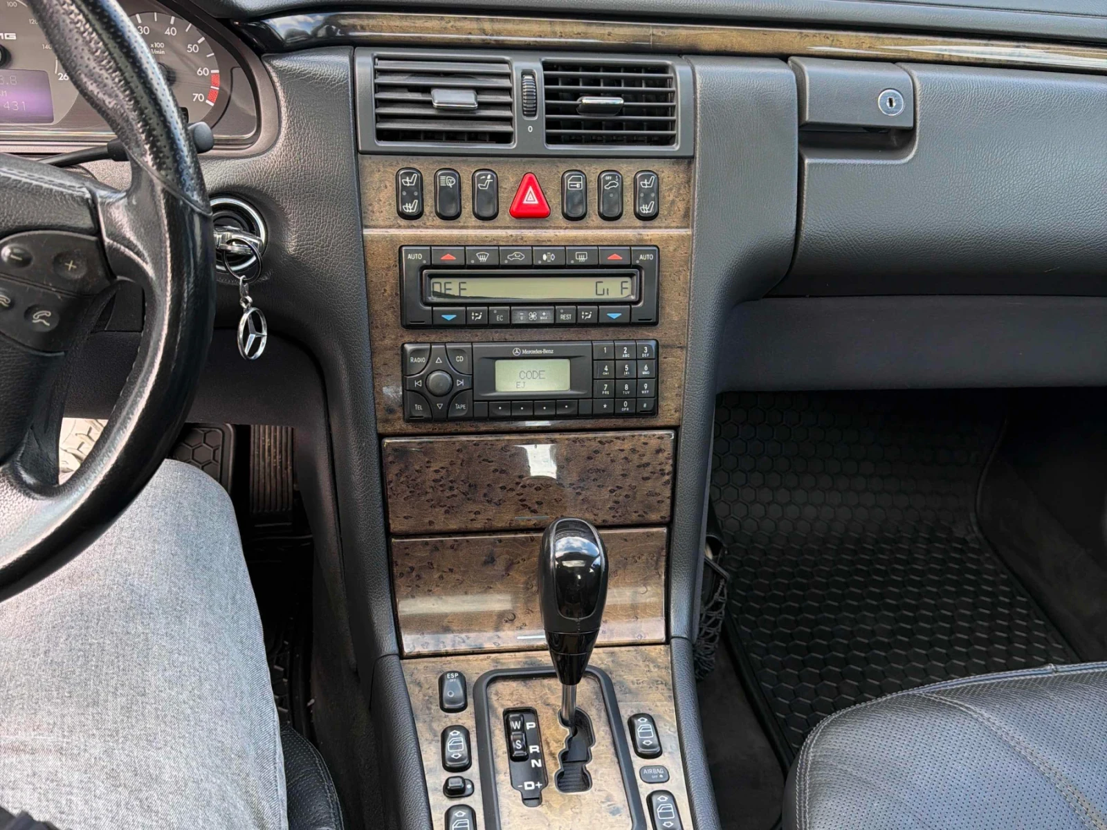 Mercedes-Benz E 55 AMG ПОДГРЕВИ * ПАМЕТ * ШИБИДАХ * CARFAX * , снимка 8 - Автомобили и джипове - 54114487