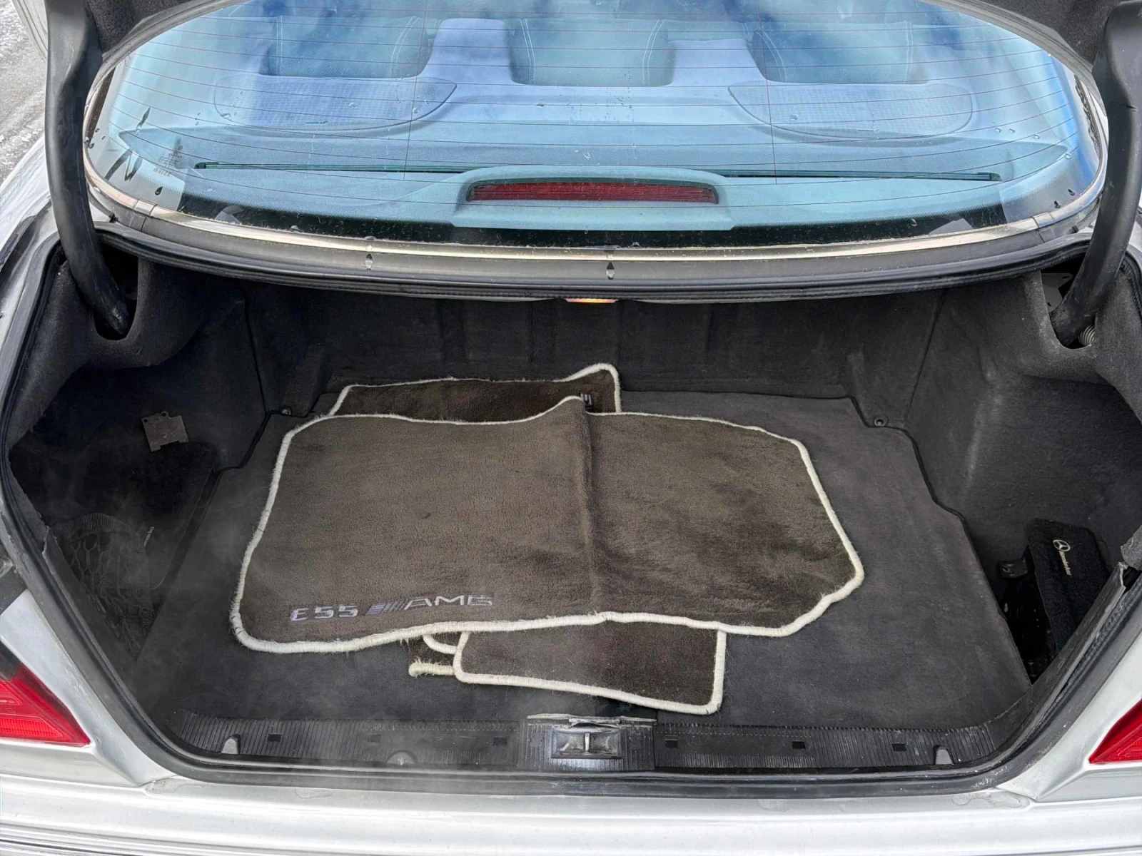 Mercedes-Benz E 55 AMG ПОДГРЕВИ * ПАМЕТ * ШИБИДАХ * CARFAX * , снимка 13 - Автомобили и джипове - 54114487