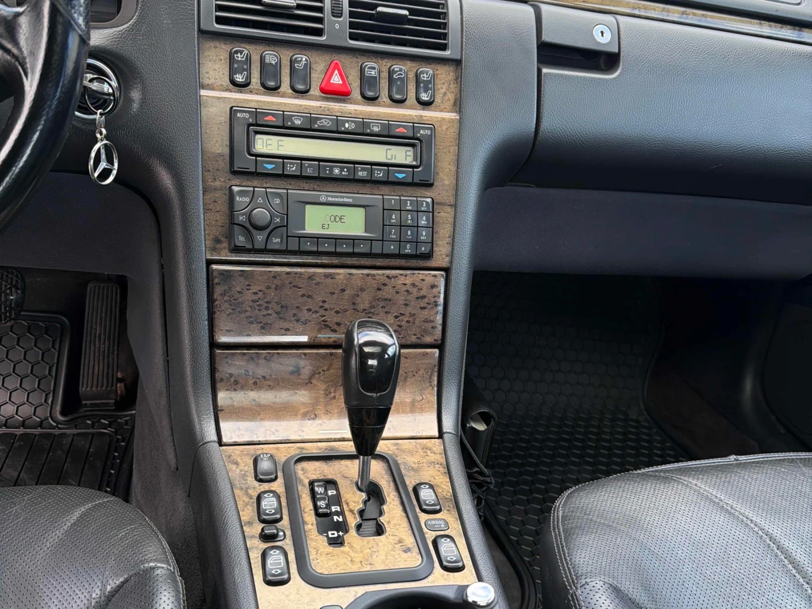 Mercedes-Benz E 55 AMG ПОДГРЕВИ * ПАМЕТ * ШИБИДАХ * CARFAX * , снимка 9 - Автомобили и джипове - 54114487