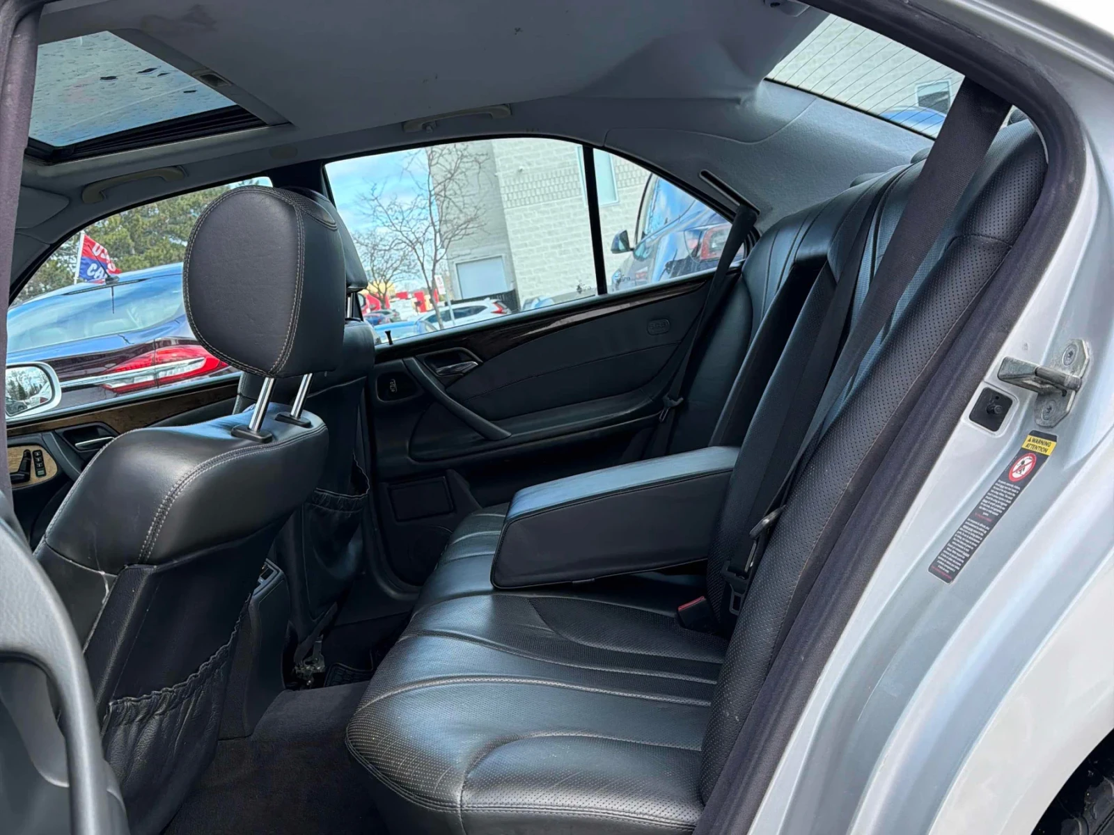 Mercedes-Benz E 55 AMG ПОДГРЕВИ * ПАМЕТ * ШИБИДАХ * CARFAX * , снимка 11 - Автомобили и джипове - 54114487