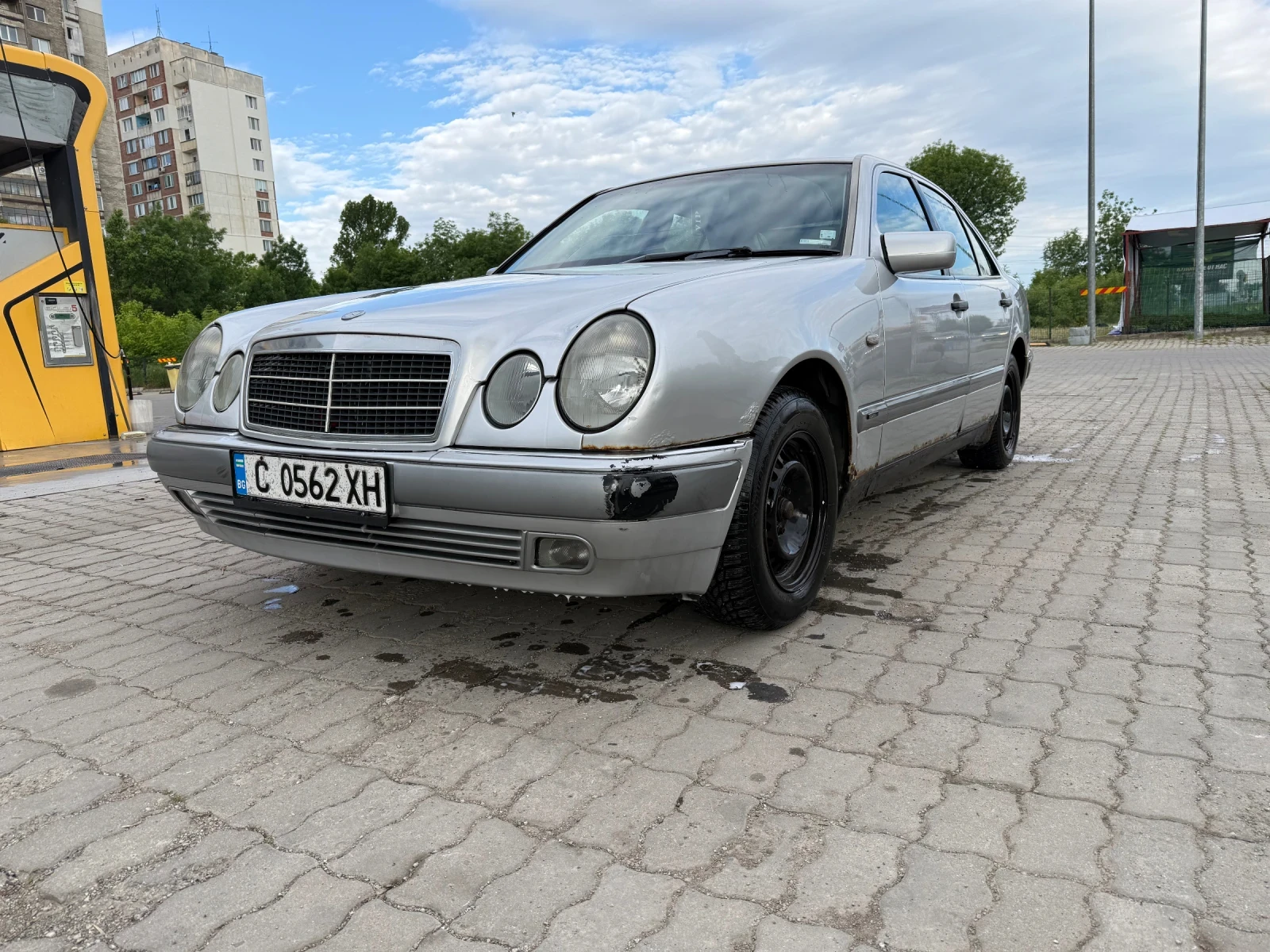 Mercedes-Benz E 220, снимка 2 - Автомобили и джипове - 54570420