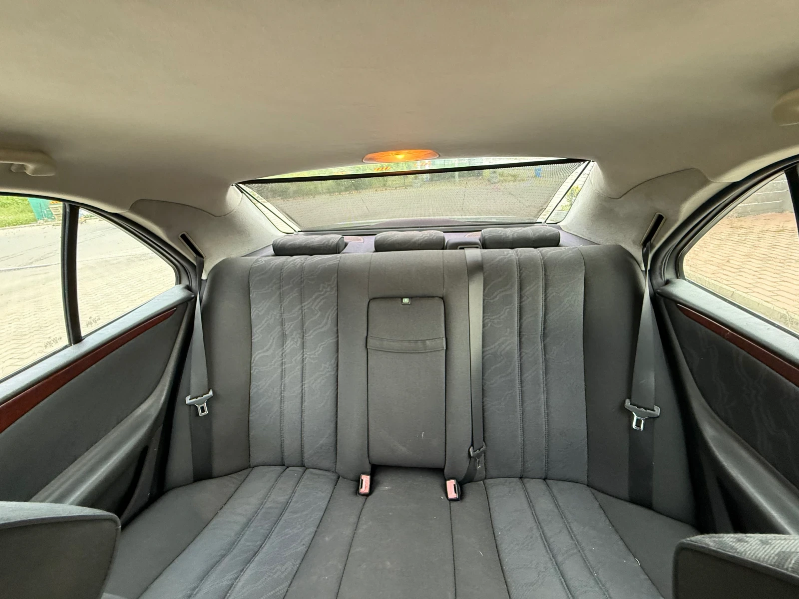 Mercedes-Benz E 220, снимка 6 - Автомобили и джипове - 54570420