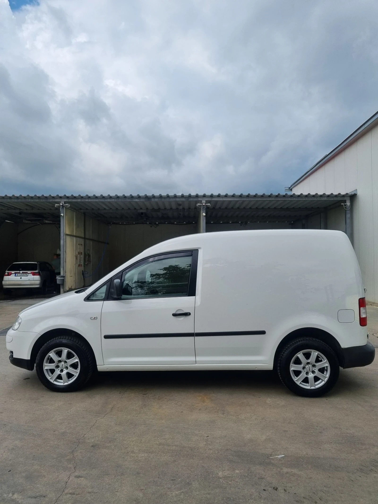 VW Caddy, снимка 3 - Автомобили и джипове - 54643916