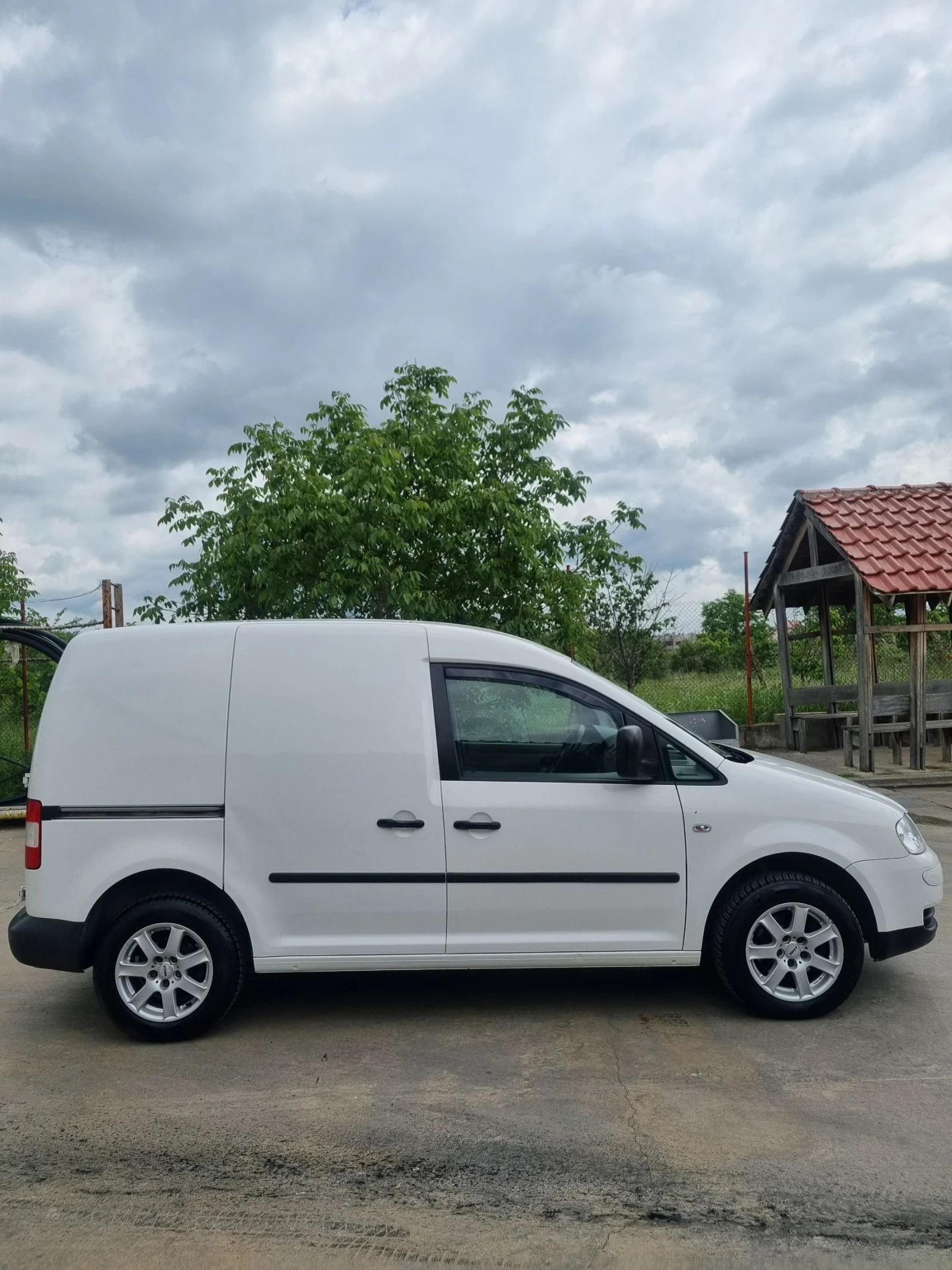 VW Caddy, снимка 5 - Автомобили и джипове - 54643916