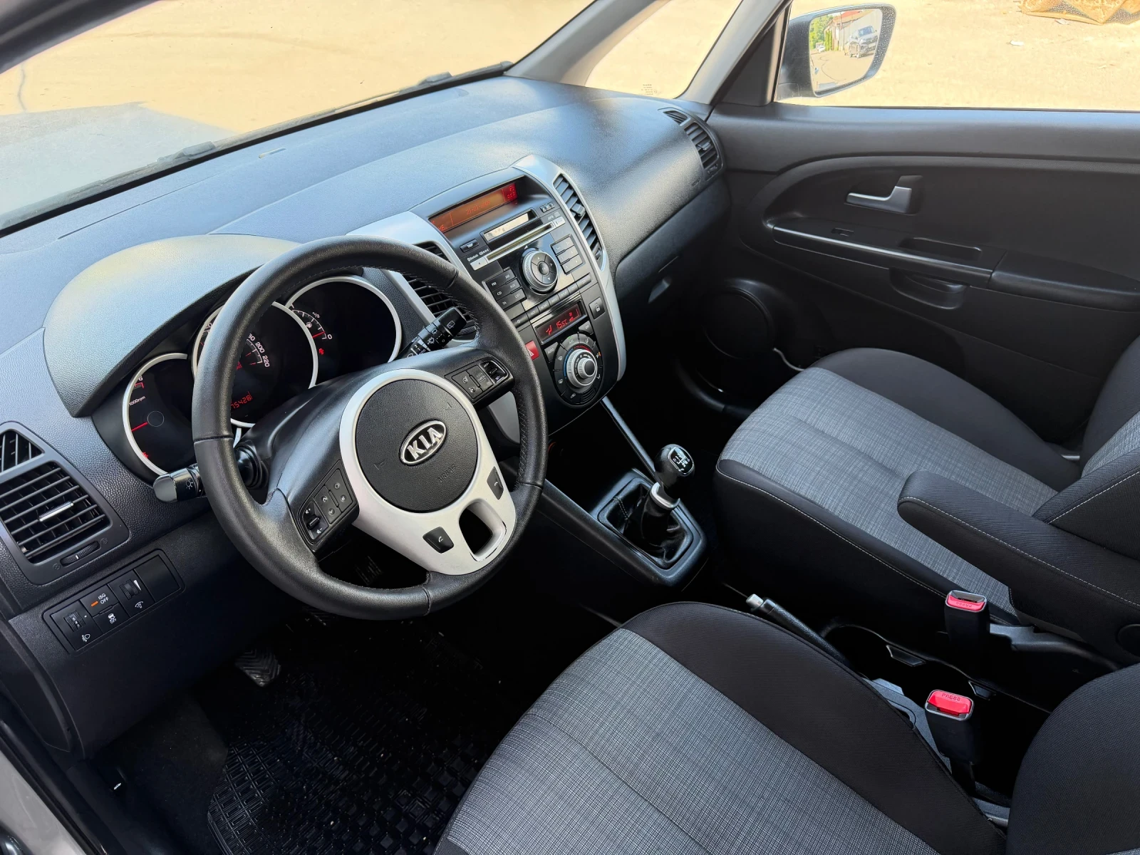 Kia Venga 1.4Crdi 90ks 6 Skorosti Evro5b, снимка 11 - Автомобили и джипове - 54839735