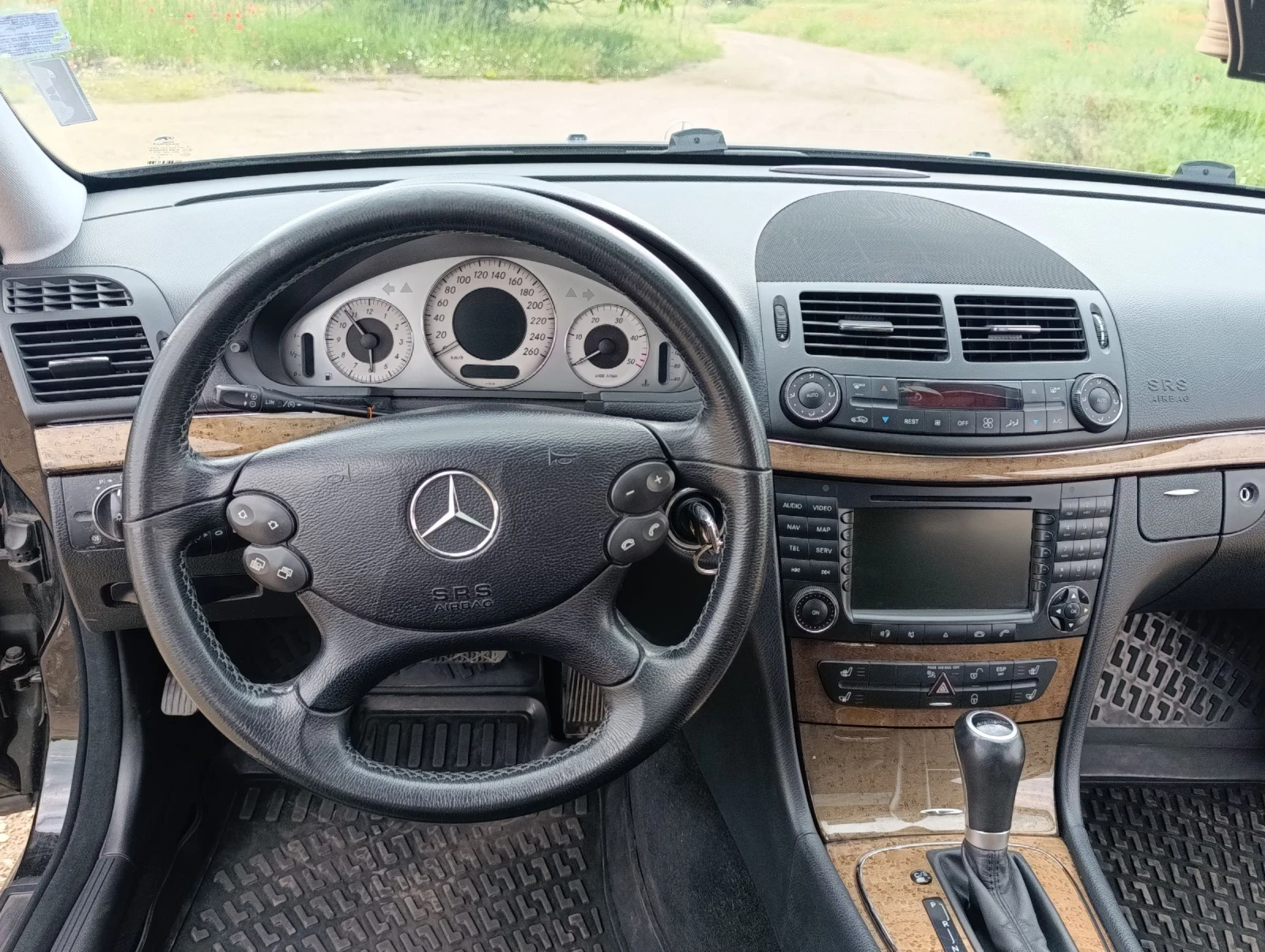 Mercedes-Benz E 320 3.2 CDI 224 к.с., снимка 17 - Автомобили и джипове - 55009160