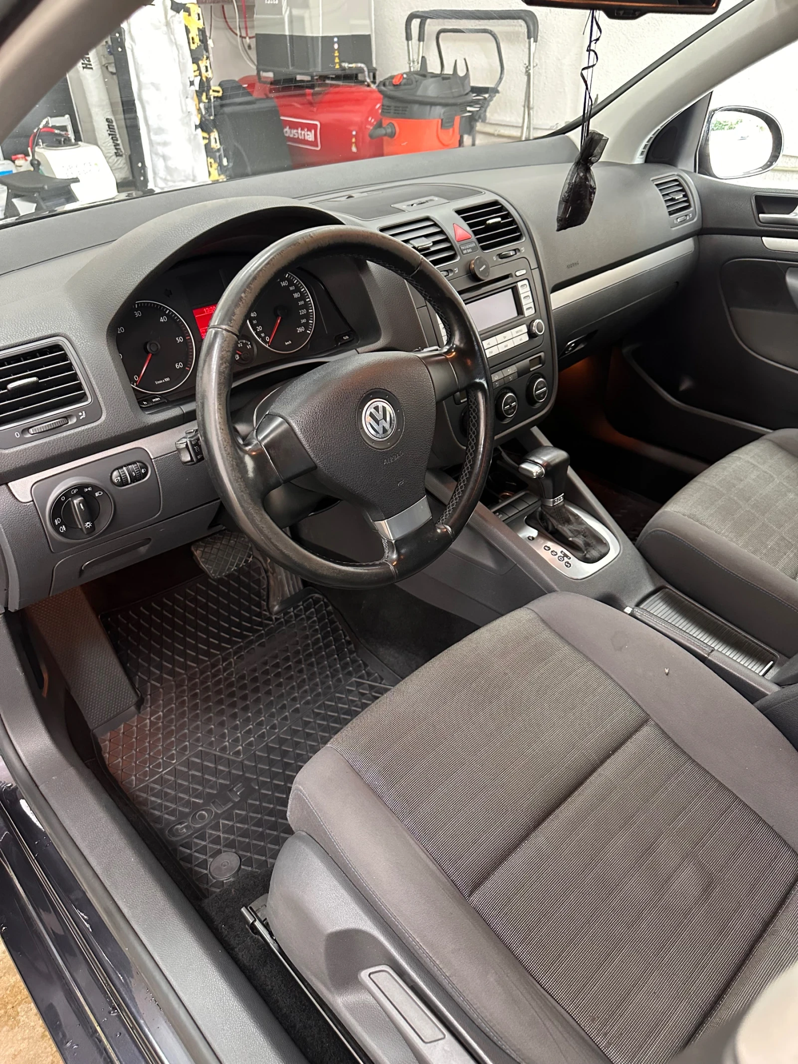 VW Golf, снимка 2 - Автомобили и джипове - 55105768
