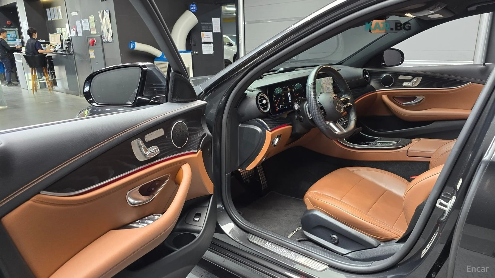 Mercedes-Benz E 220 D AMG-Line 4MATIC Автокредит Цена до България, снимка 5 - Автомобили и джипове - 55191500