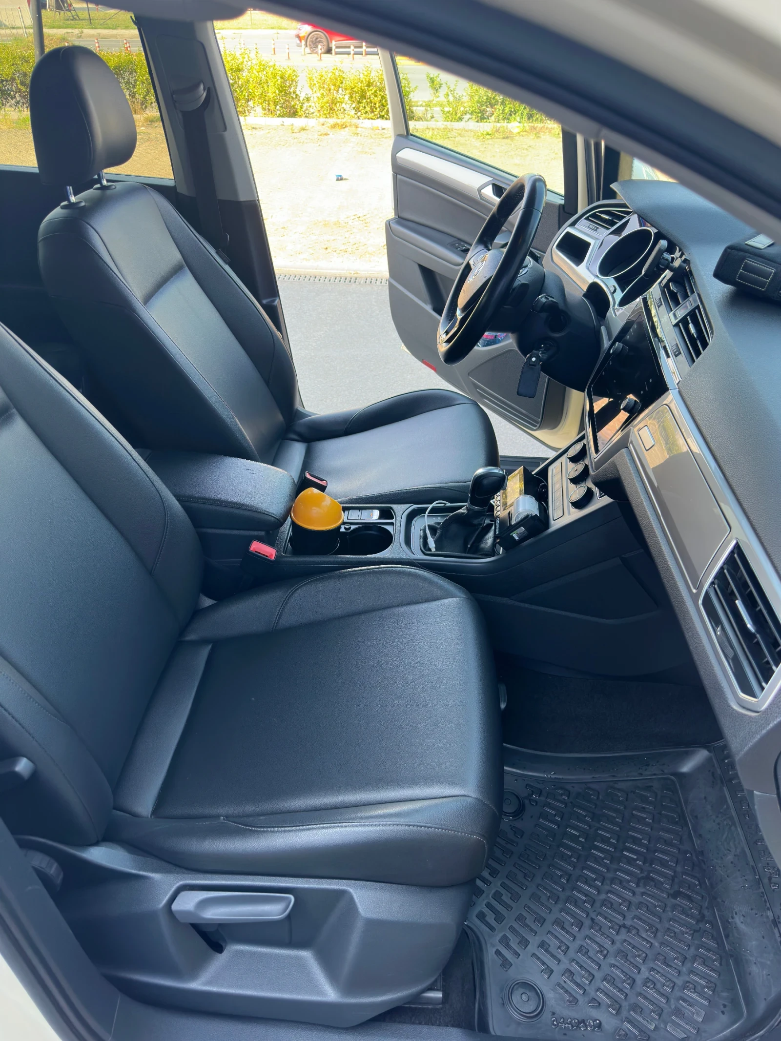VW Touran 2.0 TDI 116 k.c. , снимка 11 - Автомобили и джипове - 55615111