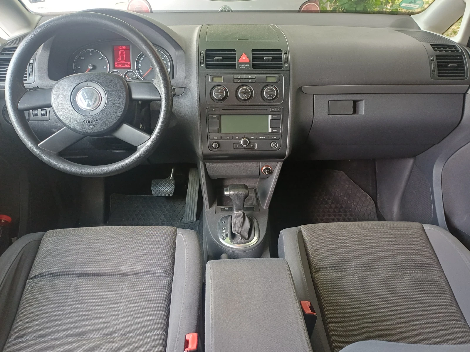 VW Touran 2.0 TDI , снимка 6 - Автомобили и джипове - 56097060