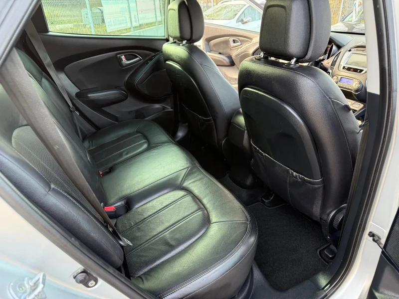 Hyundai IX35 2.0CRDI 4* 4, снимка 12 - Автомобили и джипове - 52435905