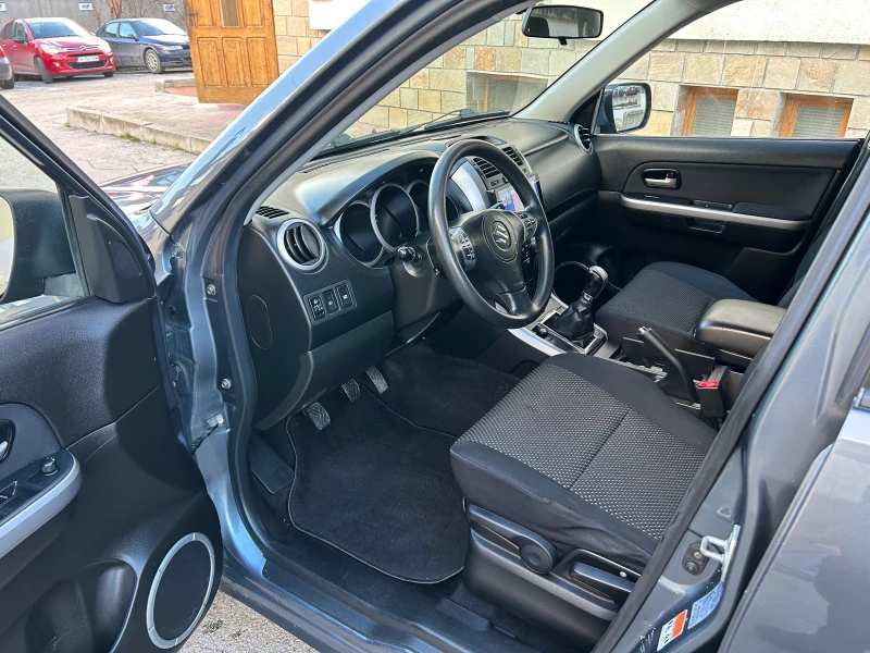 Suzuki Grand vitara 2.0i 140к.с. 4x4 НАВИ, снимка 8 - Автомобили и джипове - 53010610