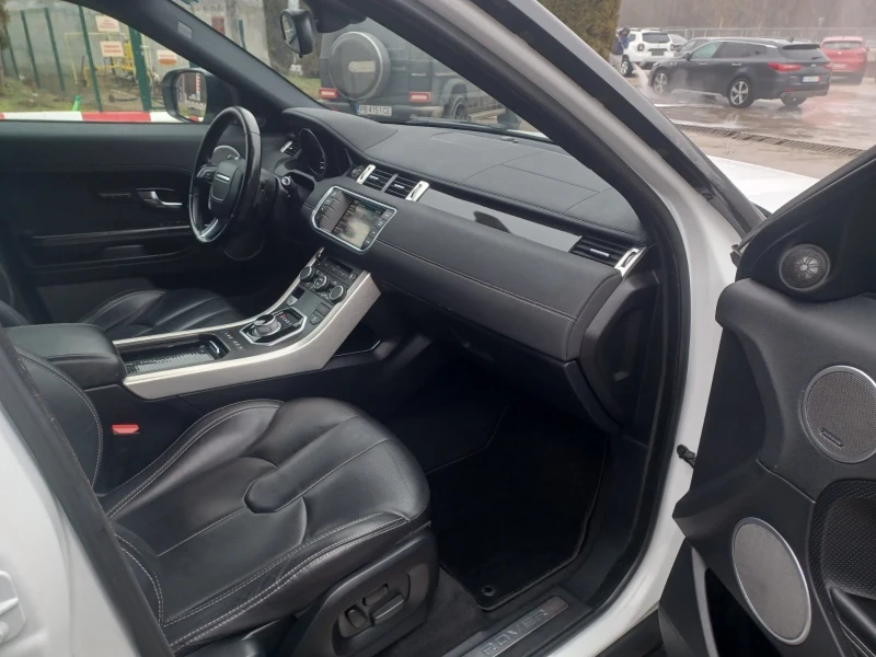 Land Rover Range Rover Evoque 2.2TDi/AUTOMATIC/150K.C./NAVi/KAMERA, снимка 12 - Автомобили и джипове - 53148072
