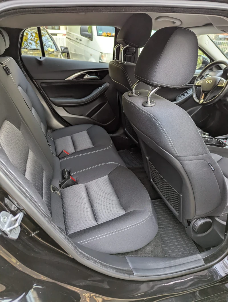 Infiniti Q30, снимка 5 - Автомобили и джипове - 53486396