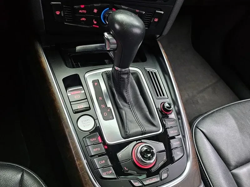 Audi Q5, снимка 9 - Автомобили и джипове - 54931038