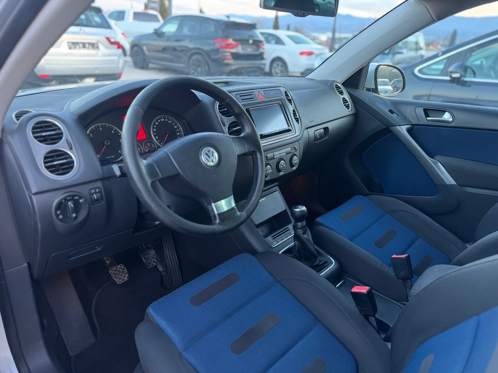 VW Tiguan 2.0TDI 4x4 , снимка 8 - Автомобили и джипове - 53769223