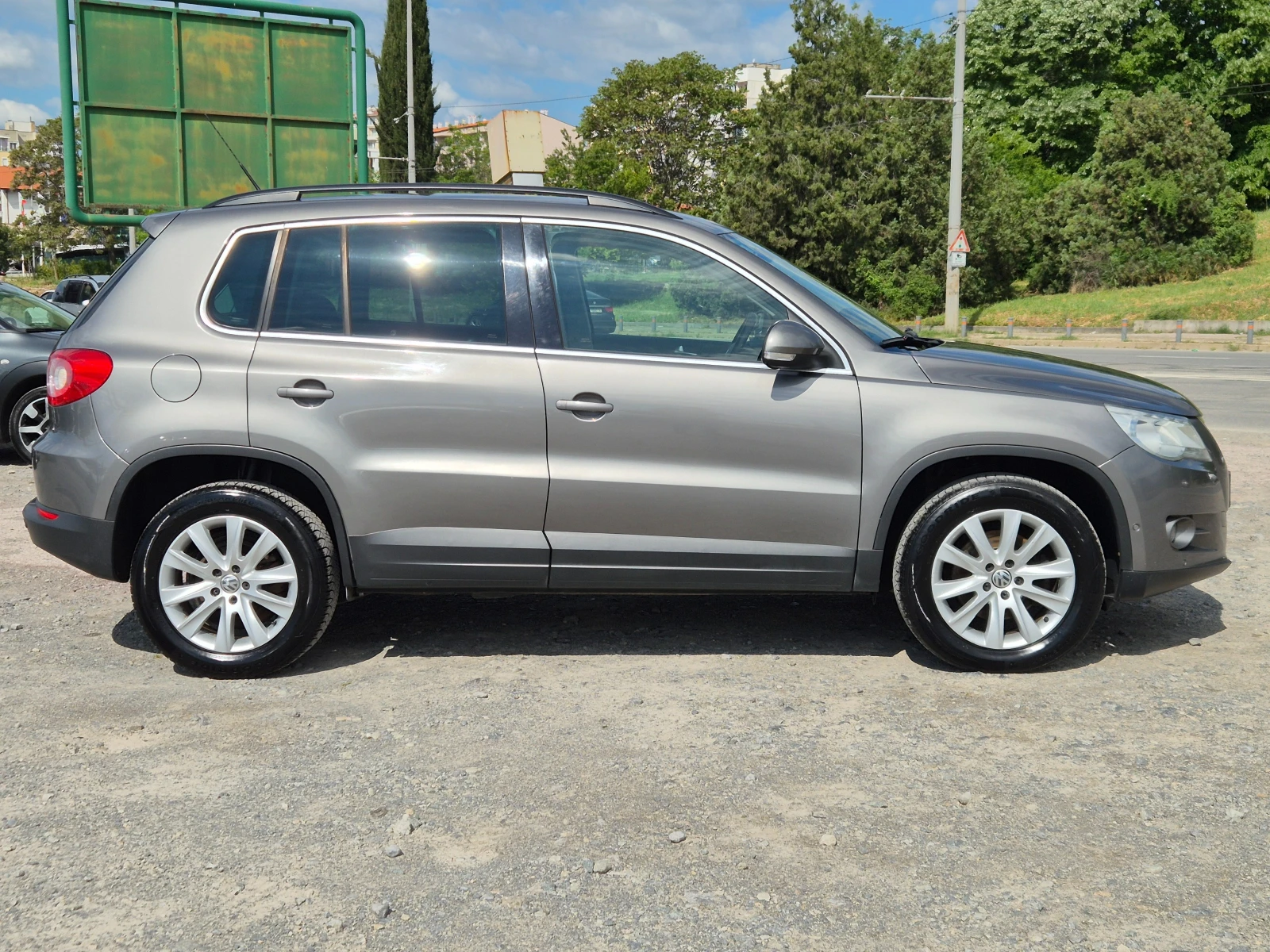 VW Tiguan 2.0TDI 4Motion, снимка 6 - Автомобили и джипове - 54549994