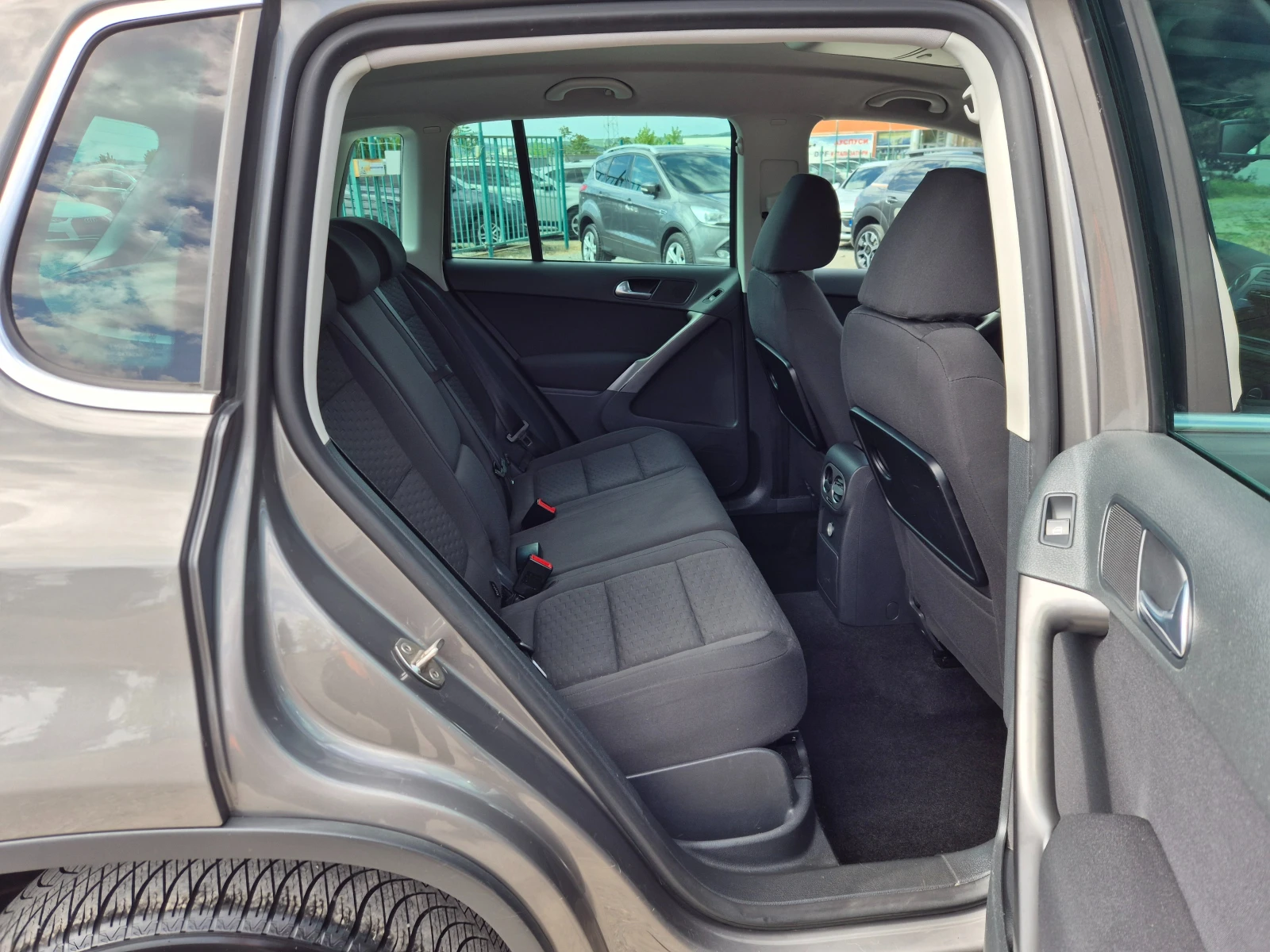 VW Tiguan 2.0TDI 4Motion, снимка 10 - Автомобили и джипове - 54549994